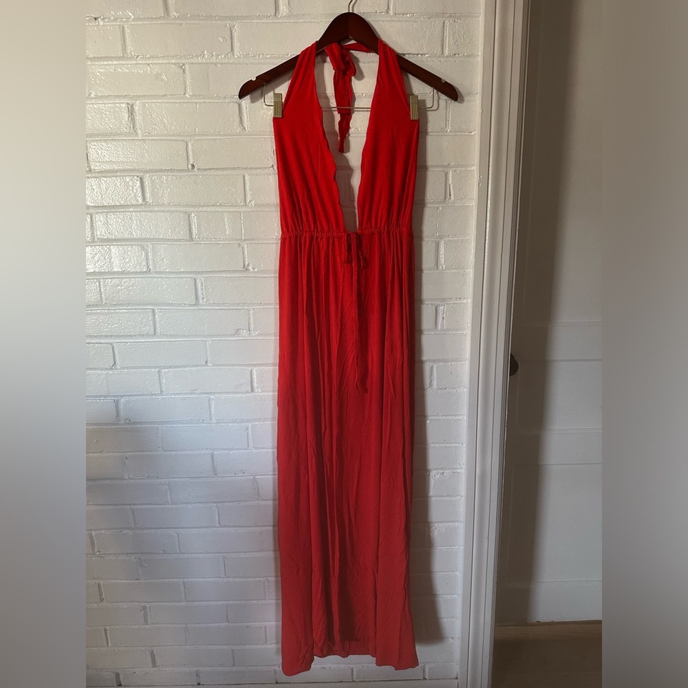 Red polyester dress with keyhole and open back